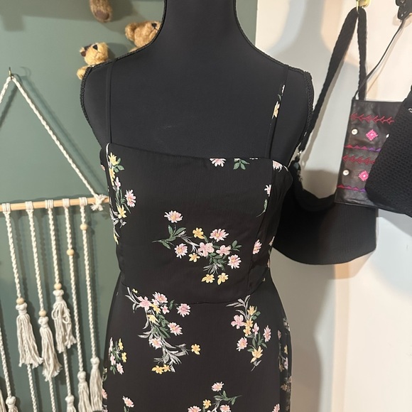 Lola Grace Black Floral Dress with Adjustable Straps Size M 🦄 - Picture 4 of 5